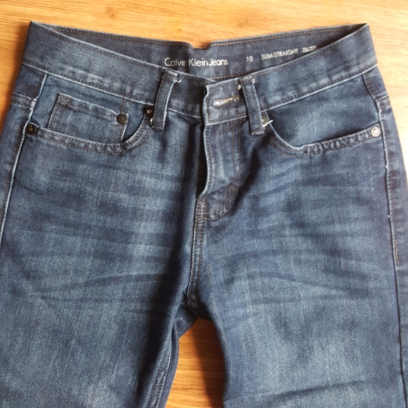 Boys NWOT calvin klein jeans, size 10. Dark wash straight leg - Picture 2 of 3